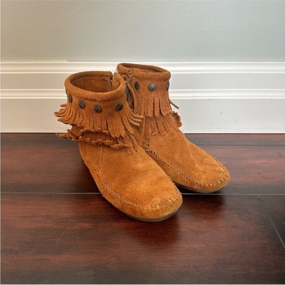 Size 7 Minnetonka Double Fringe Side Zip Suede Boots Moccasins - Picture 4 of 9